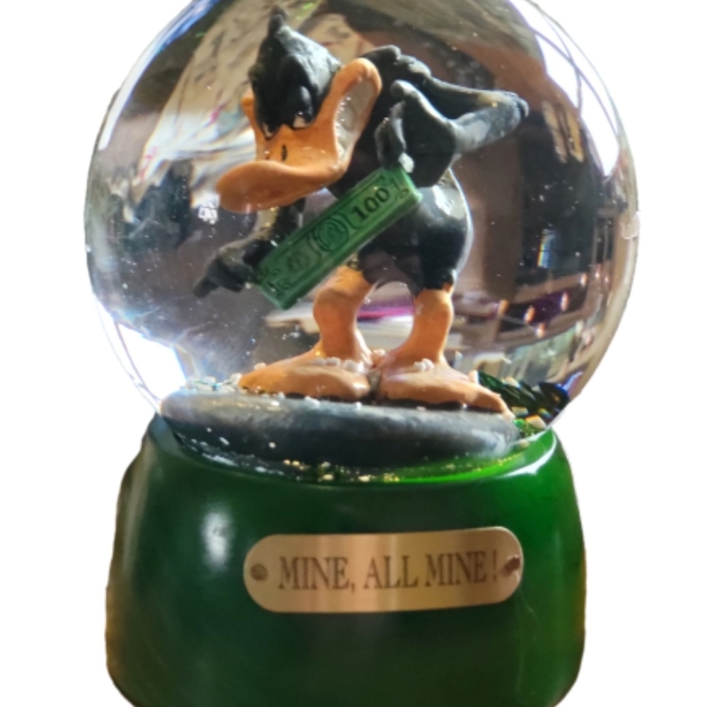 Warner Bros. Daffy duck snow globe.*